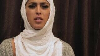 Arabische Mädchen sind mit allem gefickt und Hijab - Bokep.Sex