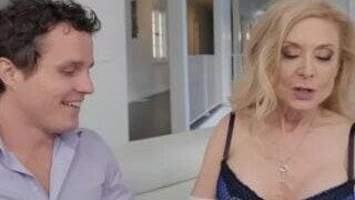 Nina Hartley macht eine 69 mit ihrem Schwiegersohn - Bokep.Sex